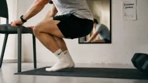Musculation jambes maison : squat au poids du corps